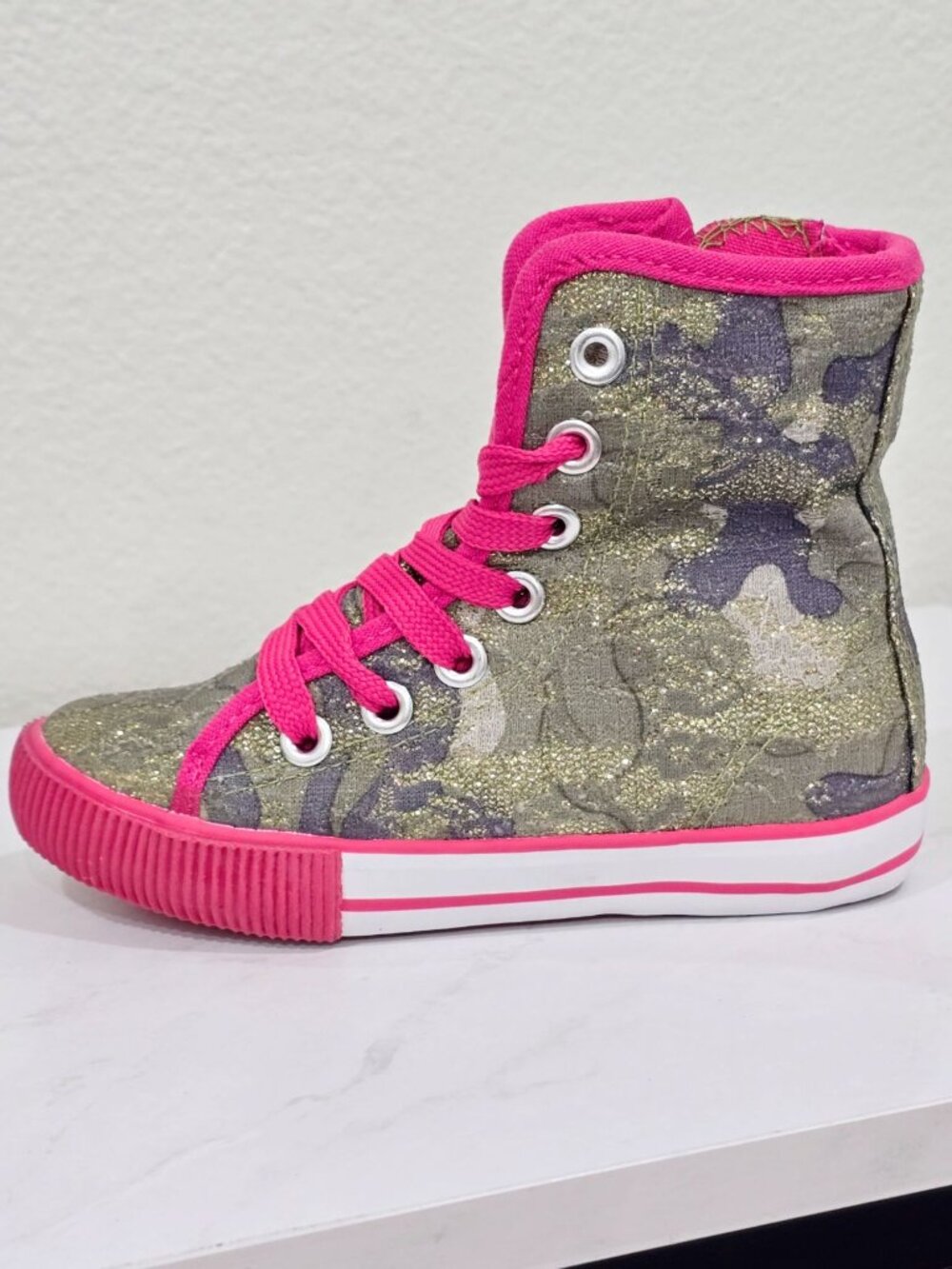 Fab Kids ✦ Camo Glitter High‑Top Sneakers ✦ Pink Accents Side Zip Lace‑Up 9 NWT - Picture 2 of 10